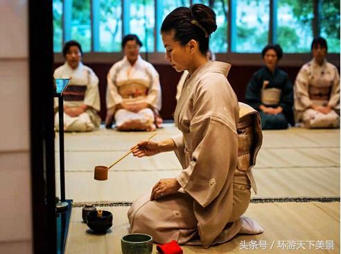 中国游客去日本旅游,评价:哪里都好,就是一到晚上让人受不了!