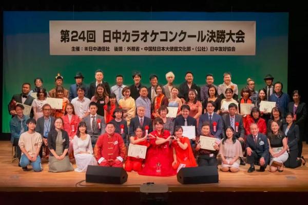 主办方、来宾、评委、以及所有参赛者合影 主办方、来宾、评委、以及所有参赛者合影