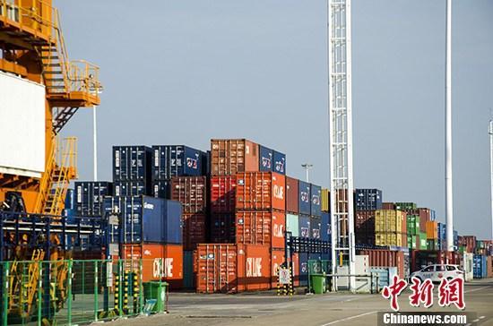 资料图:广西钦州保税港区集装箱码头作业区。 <a target='_blank' data-cke-saved-href='http://www.chinanews.com/' href='http://www.chinanews.com/'>中新社</a>记者 翟李强 摄 资料图:广西钦州保税港区集装箱码头作业区。 <a target='_blank' data-cke-saved-href='http://www.chinanews.com/' href='http://www.chinanews.com/'>中新社</a>记者 翟李强 摄