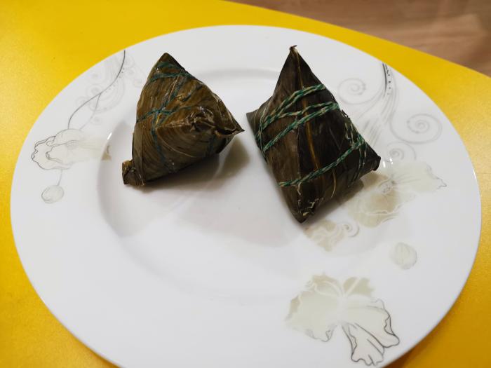 今年端午,家里早早准备好了粽子。受访者供图 今年端午,家里早早准备好了粽子。受访者供图