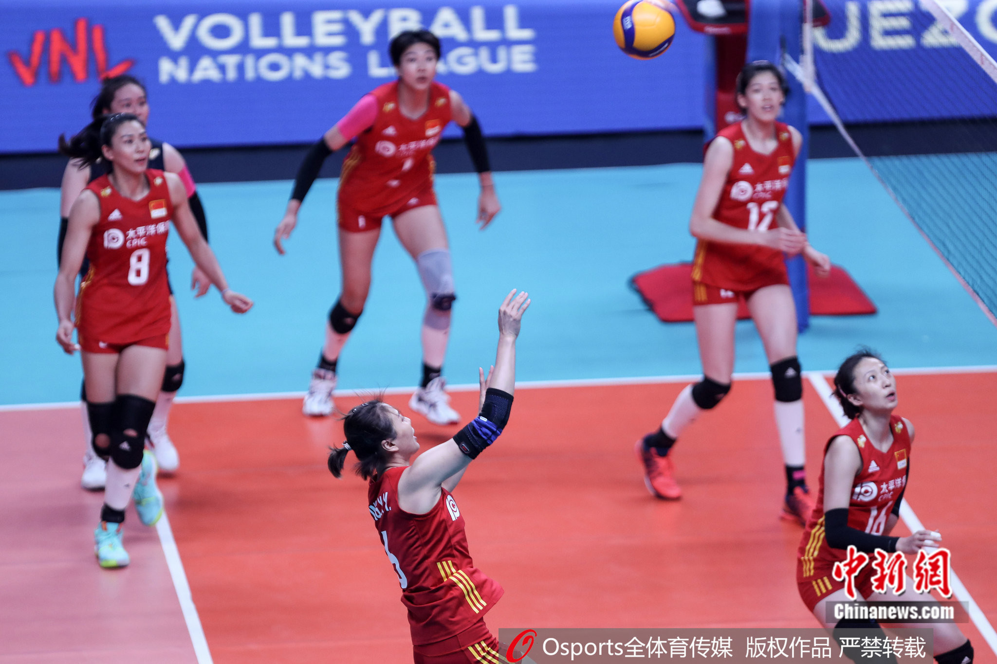 资料图:中国女排在比赛中。图片来源:Osports全体育图片社 资料图:中国女排在比赛中。图片来源:Osports全体育图片社