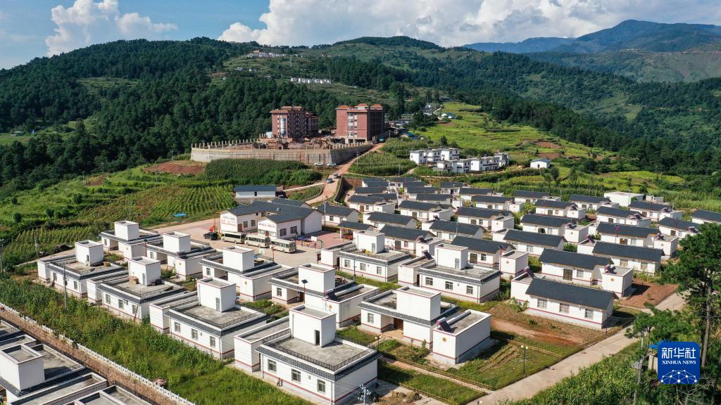 2020年9月2日拍摄的四川省凉山彝族自治州普格县荞窝镇云盘山村的村民新居(无人机照片)。新华社记者 王曦 摄 2020年9月2日拍摄的四川省凉山彝族自治州普格县荞窝镇云盘山村的村民新居(无人机照片)。新华社记者 王曦 摄