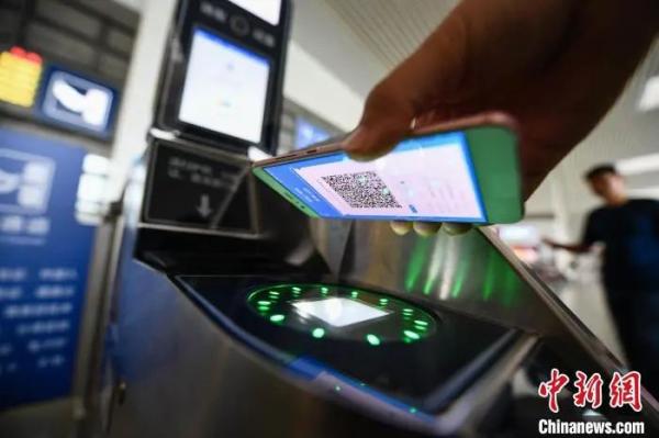 资料图:电子化客票为旅客出行提供便利 资料图:电子化客票为旅客出行提供便利