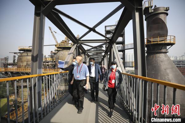 图为9月26日,侨界代表在首钢园参观。 <a target='_blank' data-cke-saved-href='http://www.chinanews.com/' href='http://www.chinanews.com/'>中新社</a>记者 赵隽 摄 图为9月26日,侨界代表在首钢园参观。 <a target='_blank' data-cke-saved-href='http://www.chinanews.com/' href='http://www.chinanews.com/'>中新社</a>记者 赵隽 摄
