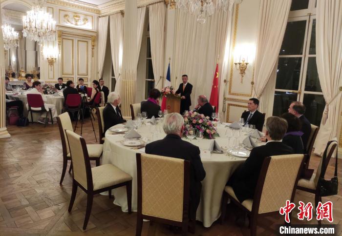 中国驻法国大使馆当地时间1月17日晚举办春节暨庆祝中法建交59周年晚宴。 中国驻法国大使馆 供图 中国驻法国大使馆当地时间1月17日晚举办春节暨庆祝中法建交59周年晚宴。 中国驻法国大使馆 供图