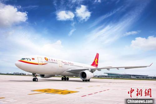 中国侨网图为天津航空的飞机。　重庆江北国际机场供图