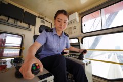 <b>丝路青年说（五）| 龙门吊女司机：与“一带一路”共成长</b>