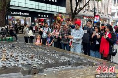 <b>70余名国际友人漫步花城品味中国年</b>
